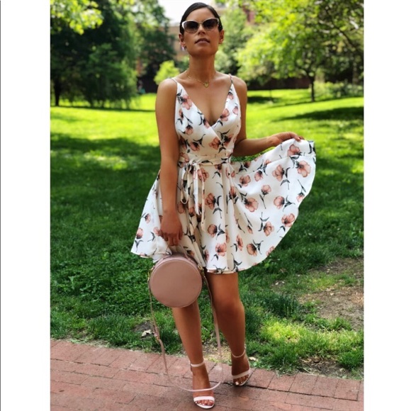 🆕Mallory Cream & Pink Floral Dress - Picture 2 of 8